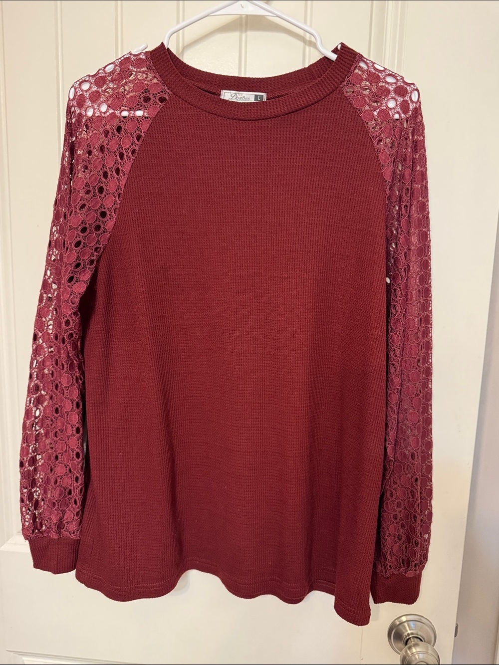 Women's Lace-Sleeve shirt in Wine